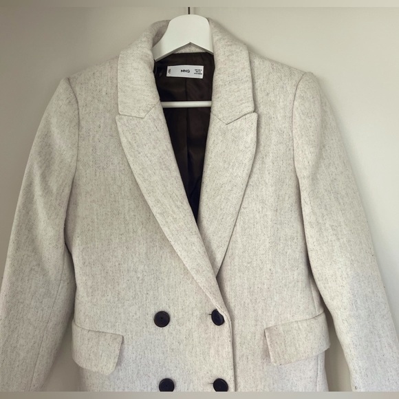 Double-breasted wool coat - Picture 7 of 10